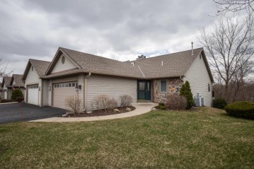 475 Sunset Trl, Hartland, WI 53029-2444