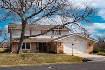 5 Shorewood Ct, Wind Point, WI 53402-2619