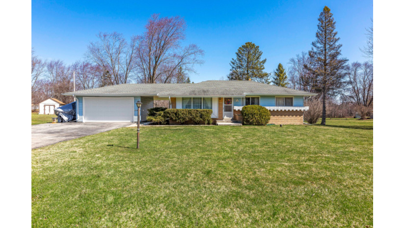 N79W15870 Longwood St Menomonee Falls, WI 53051 by Shorewest Realtors $249,900