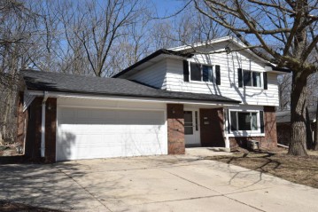 1912 W Clayton Crest Ave, Milwaukee, WI 53221-3835