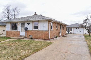 2500 W Halsey Ave, Milwaukee, WI 53221