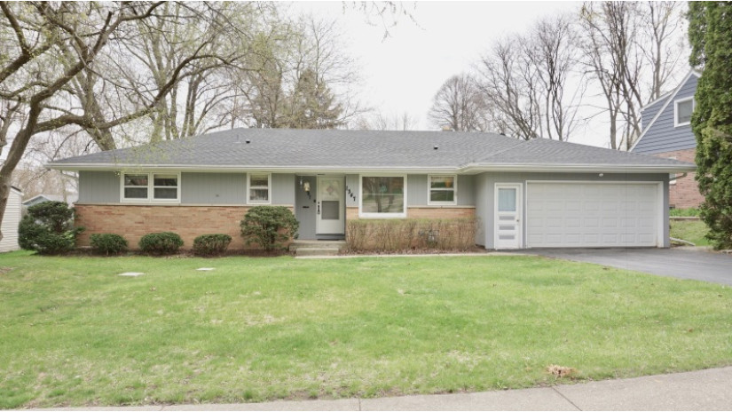 1347 E Roberta Ave Waukesha, WI 53186 by Shorewest Realtors $225,000