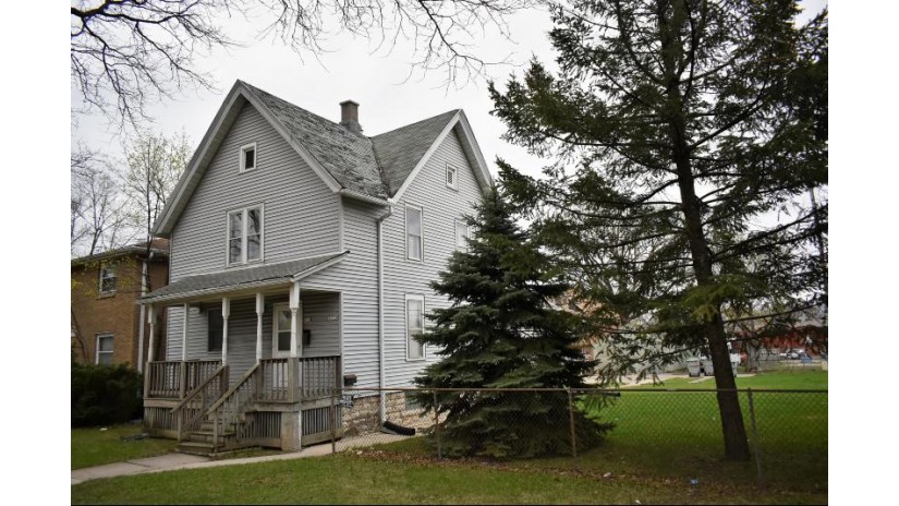 5272 N 36th St A Milwaukee, WI 53209 by TerraNova Real Estate $39,900