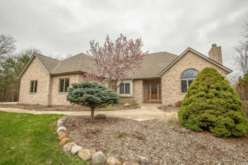 W345S4007 Virgin Forest Dr, Ottawa, WI 53118