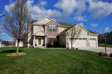 3244 Sherman Parc Cir, Jackson, WI 53037