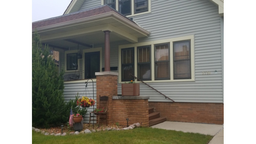 2720 Nineteenth St Racine, WI 53403 by Shorewest Realtors $154,900