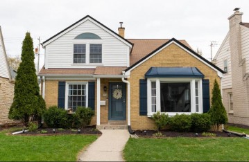 2750 N 73rd St, Wauwatosa, WI 53210-1001