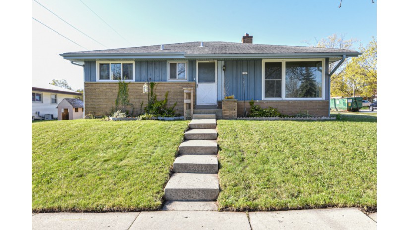 2527 W Grange Ave Milwaukee, WI 53221 by Shorewest Realtors $200,000