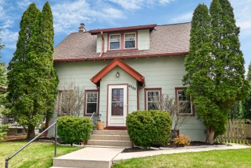 4520 N Bartlett Ave, Shorewood, WI 53211-1509