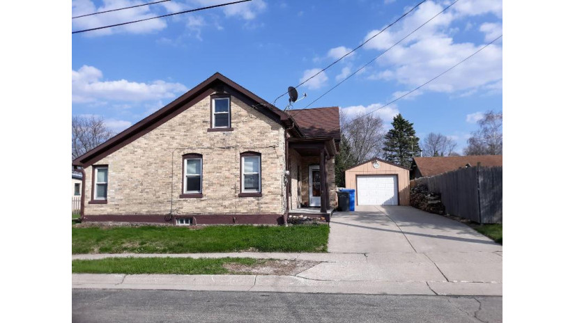 907 Cleveland St Watertown, WI 53098 by Century 21 Endeavor $171,900