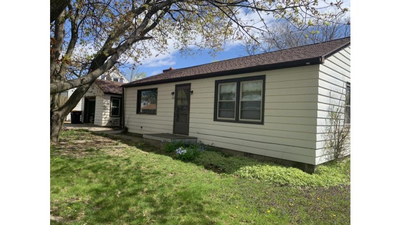 914 S 121st St West Allis, WI 53214 by RE/MAX Realty Pros~Hales Corners $110,000