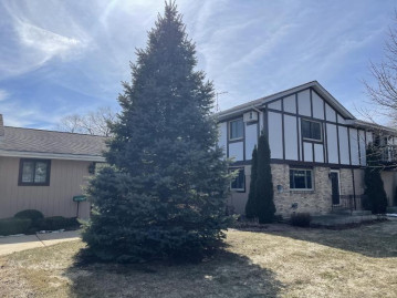 N91W7049 Evergreen Ct A, Cedarburg, WI 53012