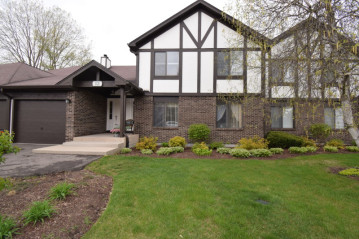 12 Wildwood Ct A, Williams Bay, WI 53191-9645