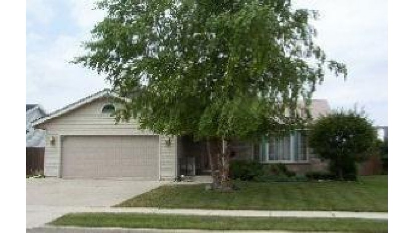 8546 33rd Ave Kenosha, WI 53142 by Cove Realty, LLC $319,900