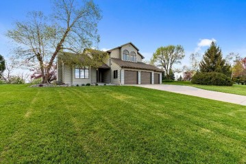 208 Eagle Hill Rd, Horicon, WI 53032-9765