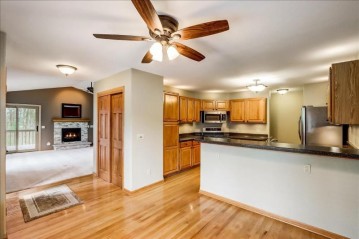 4060 S Wildcat Ct, Greenfield, WI 53228-1890