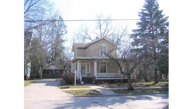 737 W Prospect Avenue Appleton, WI 54915 by Acre Realty, Ltd. $259,000