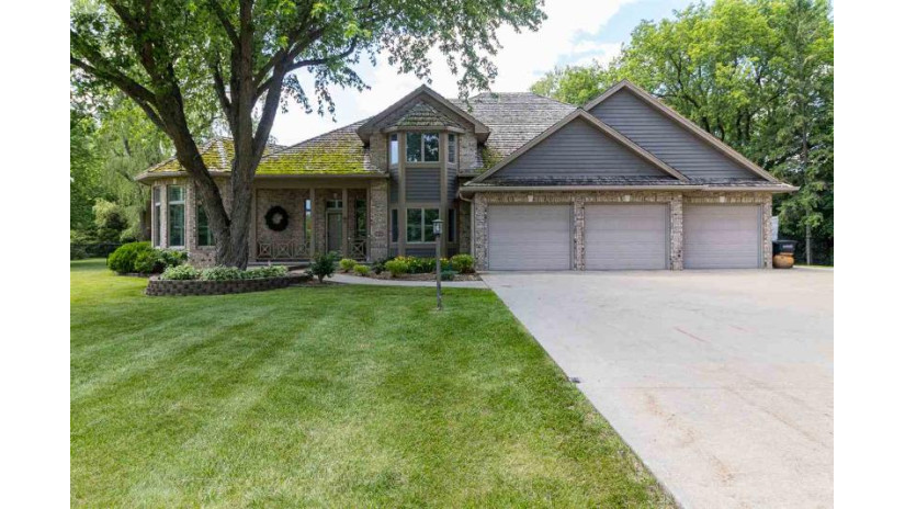 1051 S Oakwood Road Oshkosh, WI 54904 by First Weber, Realtors, Oshkosh $539,900