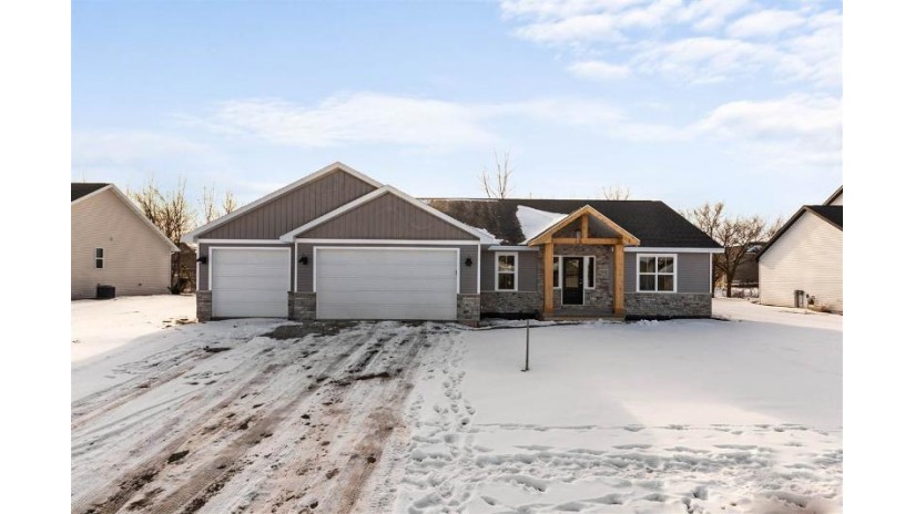 1125 Applewood Drive Lawrence, WI 54115 by Star Service Realty, Inc. $399,000