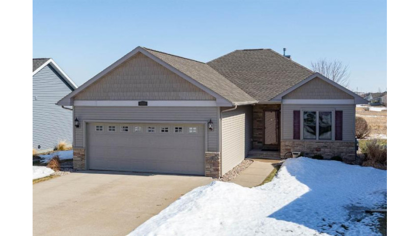 4012 Hemlock Court Oshkosh, WI 54904 by Coldwell Banker Real Estate Group $254,000