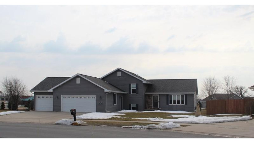 1860 Justin Drive Omro, WI 54963 by First Weber, Realtors, Oshkosh $259,900