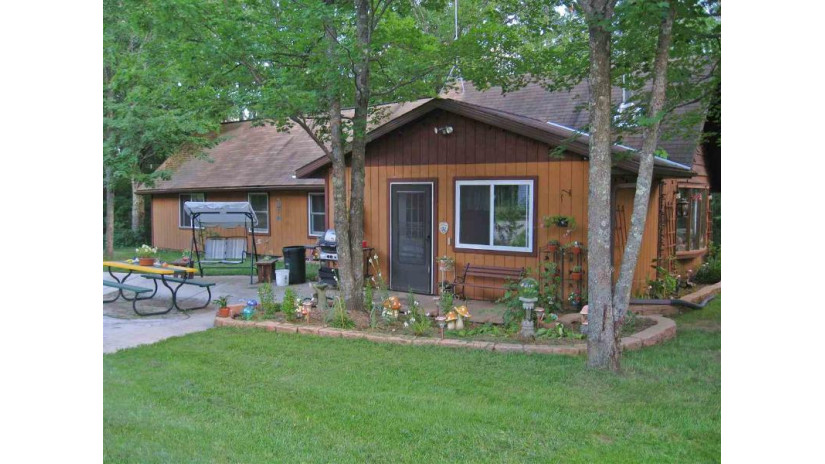 N17406 Breezewood Lane Beecher, WI 54156 by Hanson Realty, Inc. $109,900