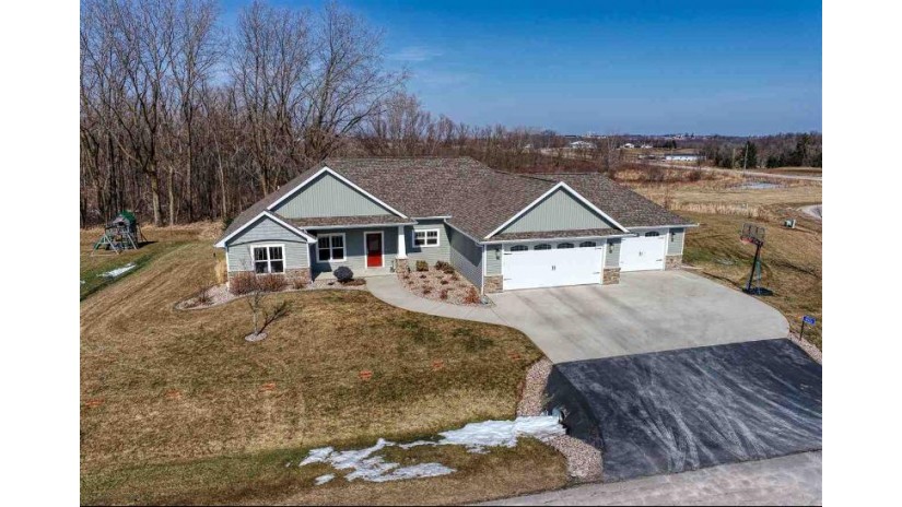 W7426 Cross Country Lane Ellington, WI 54944 by Landro Fox Cities Realty Llc $465,000