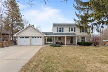 141 St Francis Drive, Allouez, WI 54301