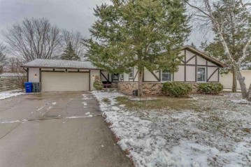 812 Meadow Lane, Little Chute, WI 54130