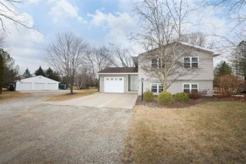 W4819 Country Gate Lane, Center, WI 54106