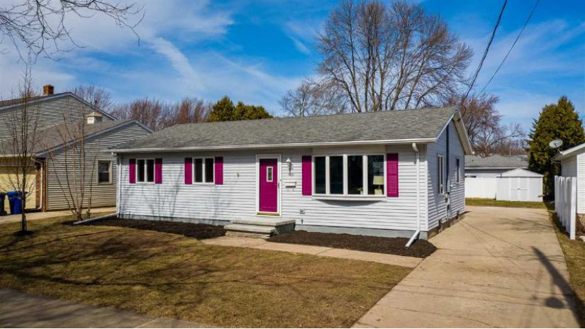 916 Charles Street Little Chute, WI 54140 by Coldwell Banker Real Estate Group $220,000