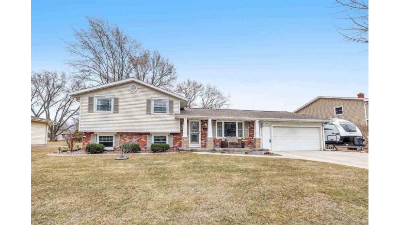 1181 Valley View Road Ashwaubenon, WI 54304 by Todd Wiese Homeselling System, Inc. $334,900