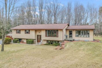 2100 Carleen Court, Suamico, WI 54173-8463