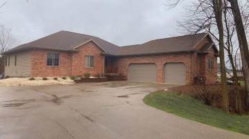 979 Creek Court, Little Suamico, WI 54141-8876