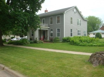 401 Denniston St, Cassville, WI 53806