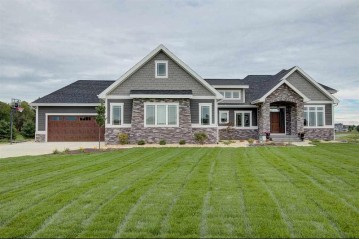 6814 Karolina Way, Bristol, WI 53590