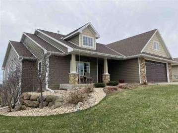 213 Westmorland Dr, Mount Horeb, WI 53572