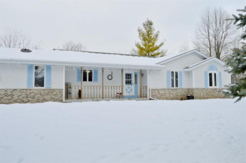 W7640 Shagbark Rd, Whitewater, WI 53190