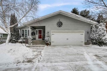 511 Silver Lake Dr, Portage, WI 53901