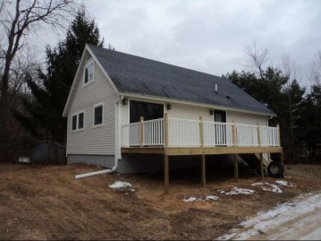 28 Lake St, Montello, WI 53949