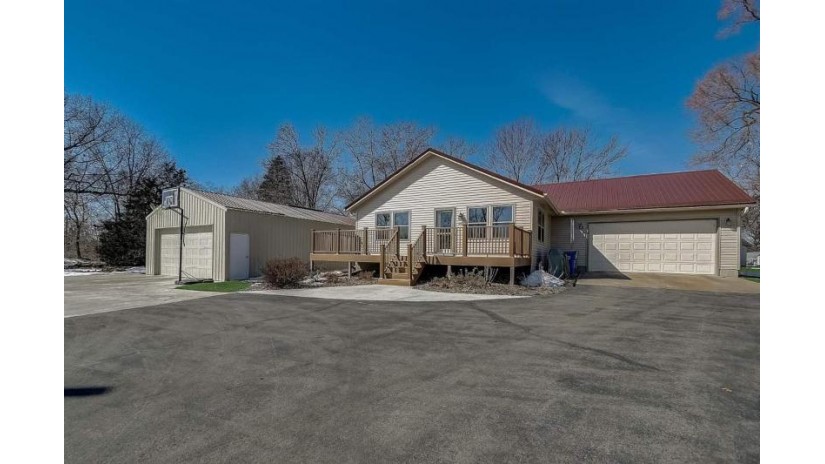 206 Bayview Dr Pardeeville, WI 53954 by Century 21 Affiliated $299,900