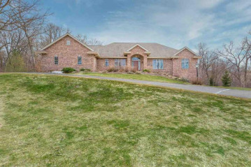 3244 Ryser Dr, Cross Plains, WI 53572