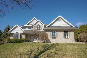 2 Ondossagon Ct, Madison, WI 53719