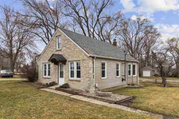 N8115 Lakeshore Dr, Friendship, WI 54937