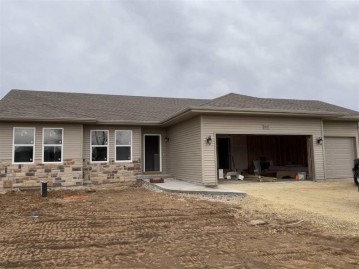 N4217 Country Club Dr, Decatur, WI 53520