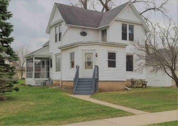 404 W Harvey St, Rio, WI 53960