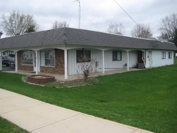 217 S South St, Kingston, WI 53939