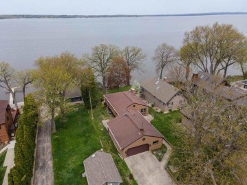 1725 E Koshkonong Dr, Milton, WI 53534