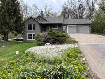 W9418 Lake Dr, Sumner, WI 53534