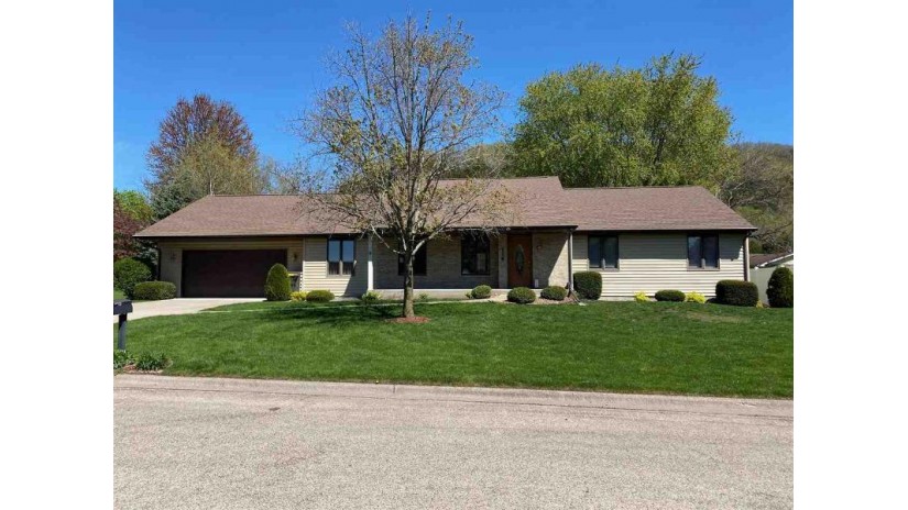 118 S George St Prairie Du Chien, WI 53821 by Adams Auction And Real Estate $249,900